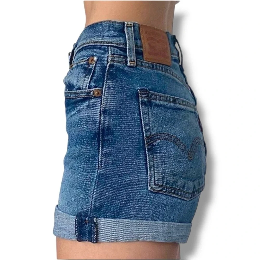 Levi’s Premium Stylish Medium Blue Denim “Wedgie Short” Button Down Front Shorts - Picture 3 of 15